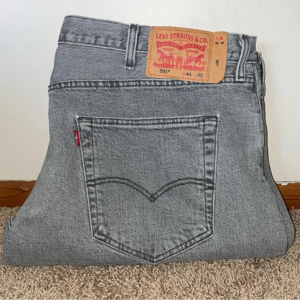 Levi's Gray‎ Straight-Leg Men's Jeans - 501 Style -44/32